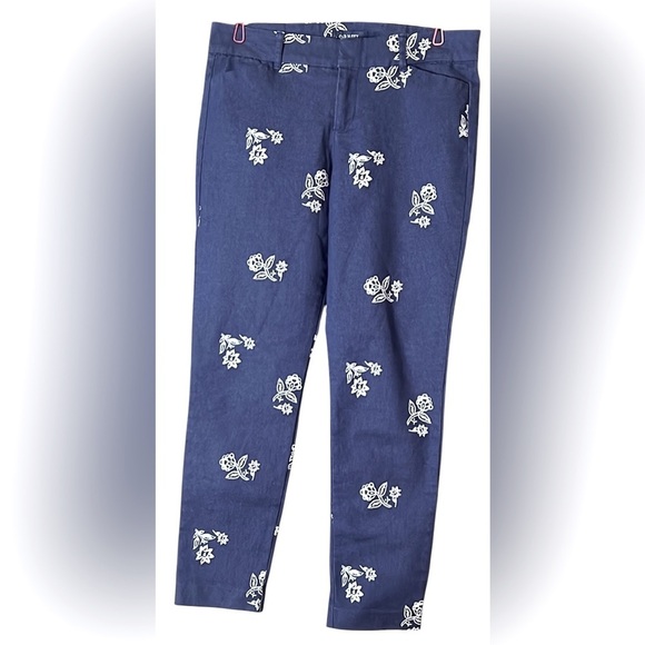 OLD NAVY Denim Blue/White Floral Pattern Mid Rise Pixie Pants, Size 6, EUC. - Picture 1 of 7